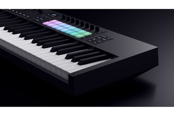 NOVATION Launchkey 61 MK4 - MIDI клавіатура, Черный