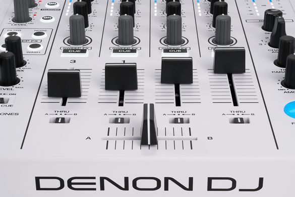 Denon DJ SC LIVE 4 W - DJ-контролер, Білий